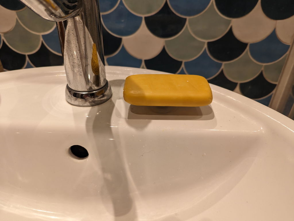 Placé dans la douche