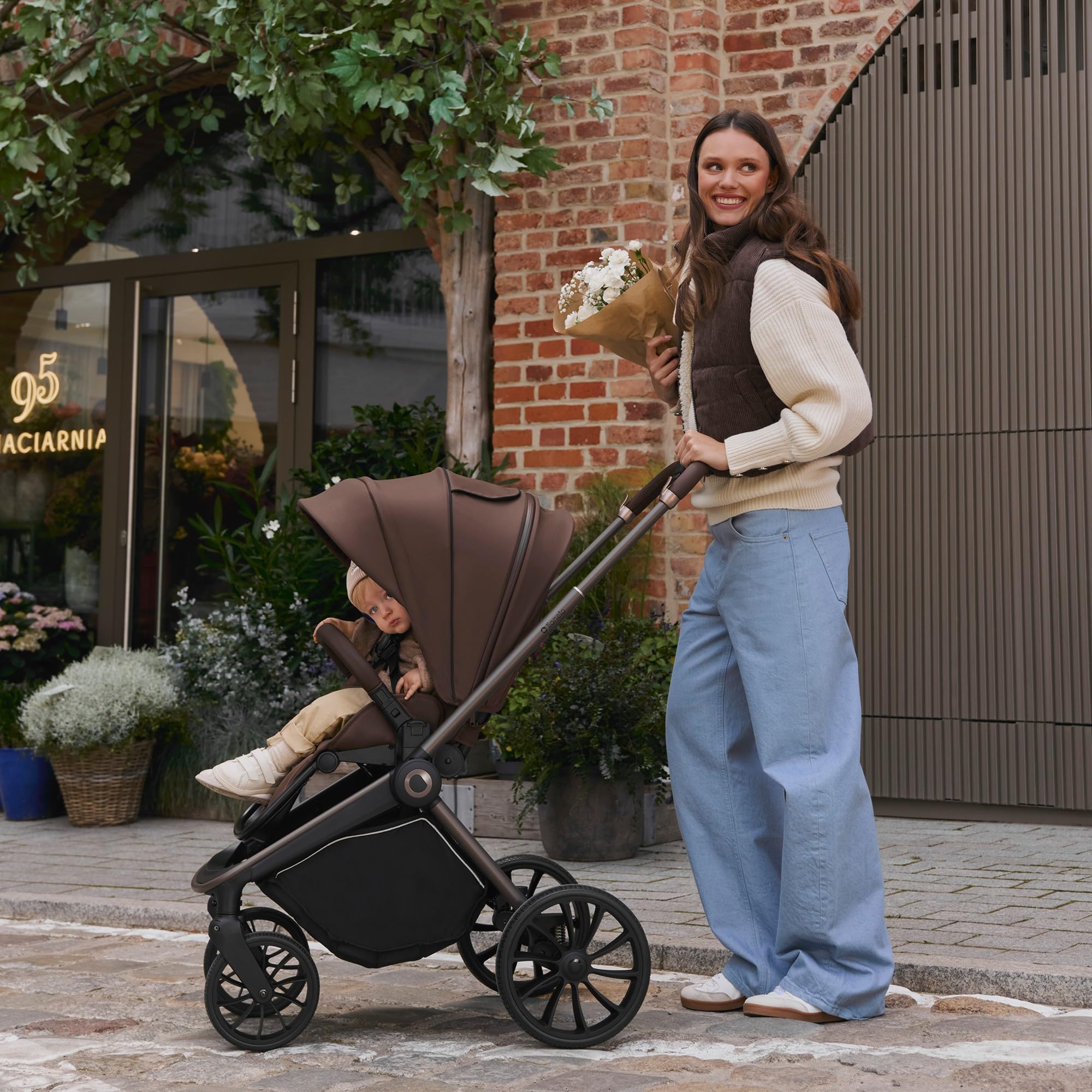 lionelo-mika-plus-poussette-marron-22-kg-upf50-tout-terrain image 6